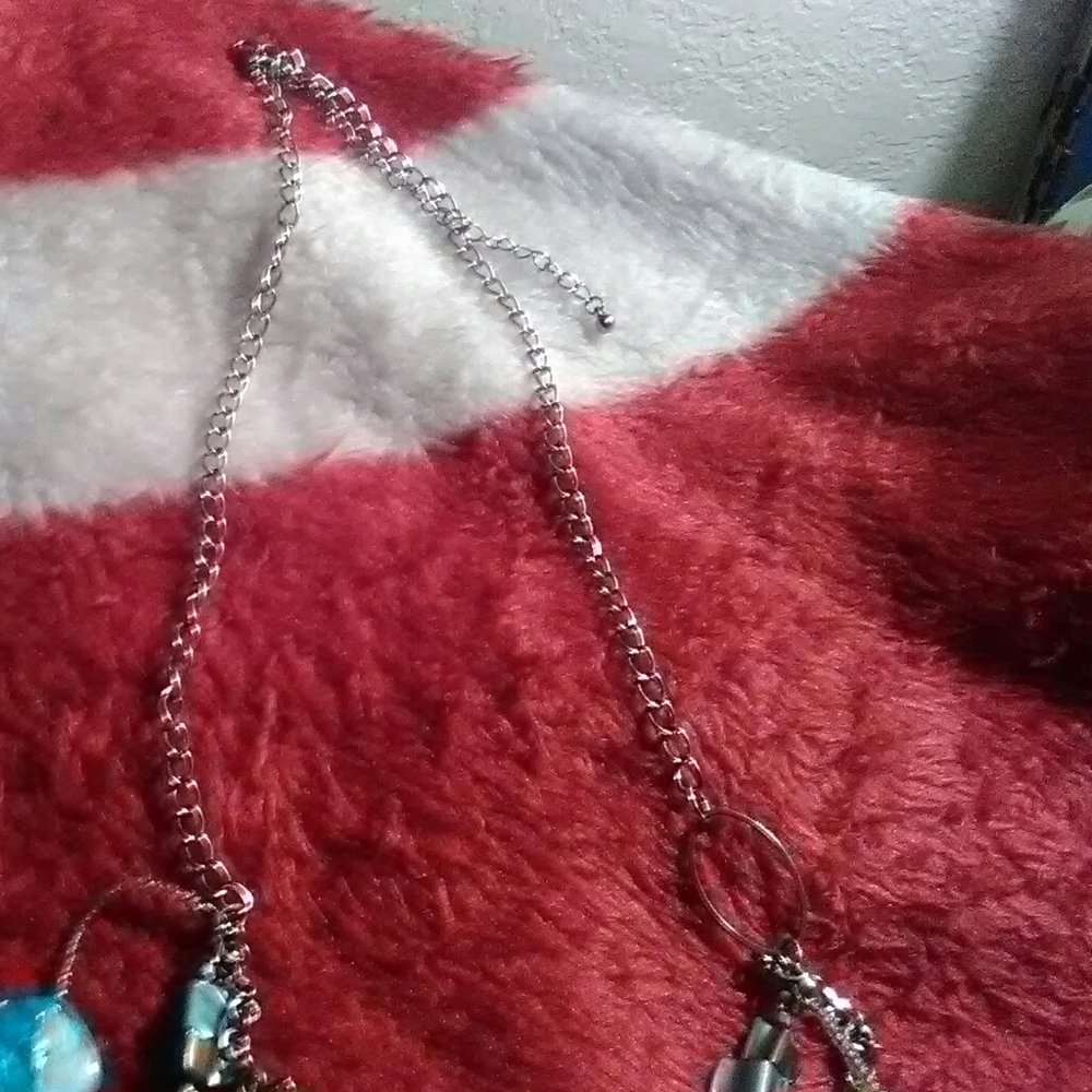 Beautiful Pearled Jewels necklac - Picture 5 of 6